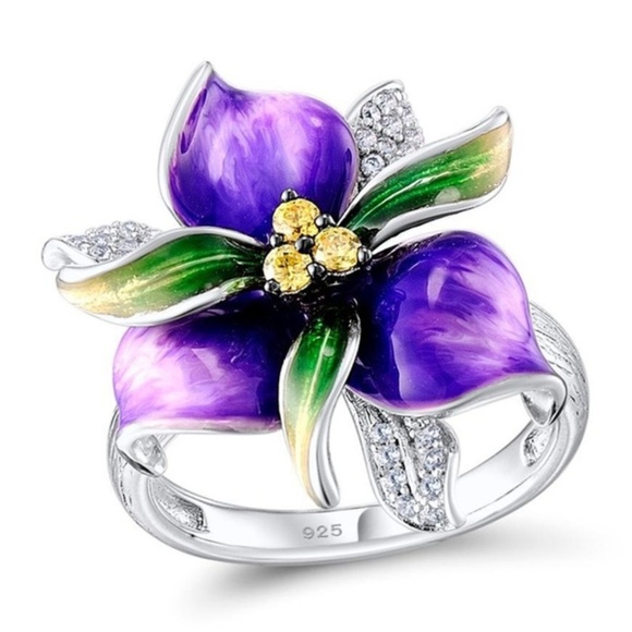Jewelry - Stunning Acrylic Violet Flower Ring